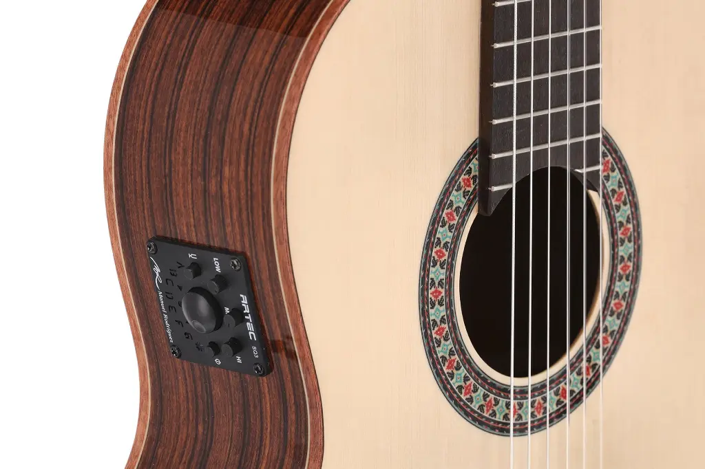 Manuel-Rodriguez-ACADEMIA-Series-Santos-Pavo-Real-E-Acoustic-Spruce-Santos-EX-SS-EA-gloss501-3581.webp