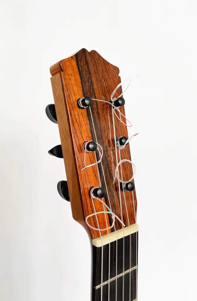 santos-hernandez-headstock.webp